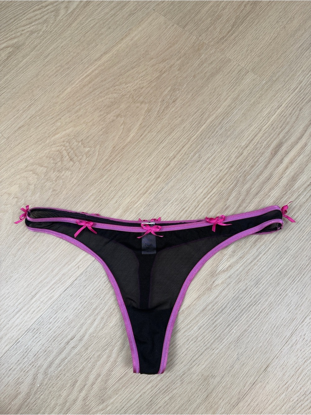 2004 Y2K Vintage Victoria’s Secret Mesh Thong Panty XS/S